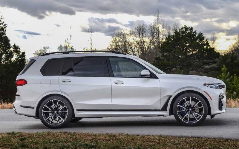 Comparison - BMW X7 xDrive50i 2019 - vs - Land Rover Defender 90 X 2021 ...